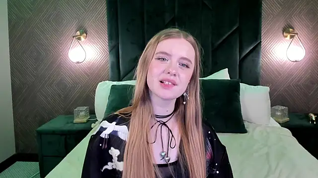 Snapshot of Victori_Fox chatting on December 5, 4:10 am Victori Fox online show from December 5, 4:10 am