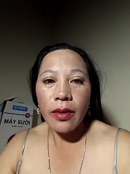 Y-eahi online show from December 3, 4:38 pm