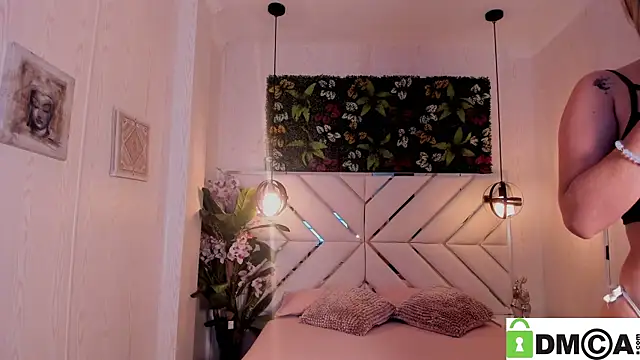 Lolaliips online show from December 15, 12:20 pm