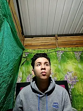 Snapshot of Zoe_axellxxx chatting on December 14, 10:09 am Zoe axellxxx online show from December 14, 10:09 am