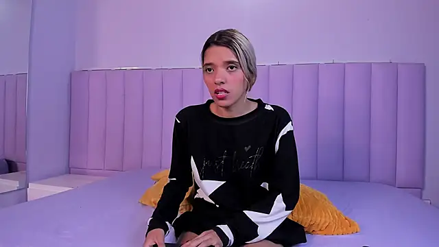 Rebeccarelish online show from December 4, 3:38 am