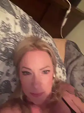 Snapshot of sinfulsara chatting on December 5, 6:11 am sinfulsara online show from December 5, 6:11 am