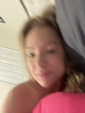 Snapshot of sinfulsara chatting on December 18, 2:12 pm sinfulsara online show from December 18, 2:12 pm