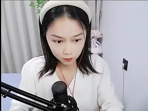 Snapshot of mili923 chatting on December 4, 2:04 pm mili923 online show from December 4, 2:04 pm