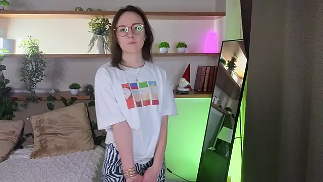 Snapshot of ChongFefer chatting on December 16, 1:10 am ChongFefer online show from December 16, 1:10 am