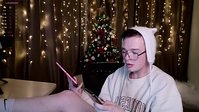 Snapshot of Kristenegor chatting on December 16, 9:42 pm Kristenegor online show from December 16, 9:42 pm