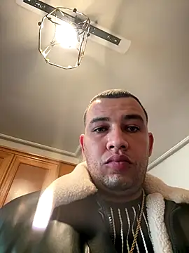 Snapshot of doble_19 chatting on December 4, 1:53 pm doble 19 online show from December 4, 1:53 pm