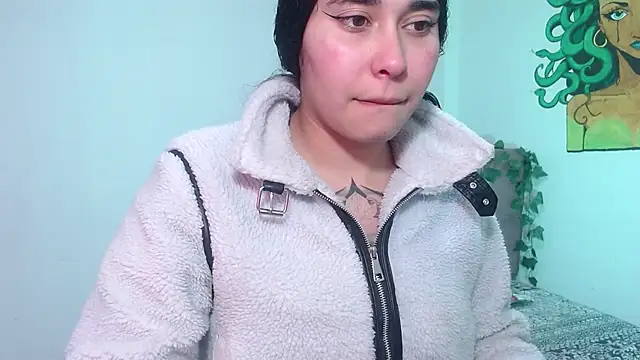 naomybenedetti online show from December 15, 2:54 pm