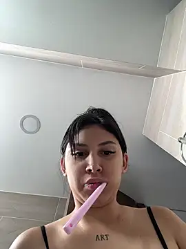 Snapshot of GennaJames_ chatting on December 13, 9:09 pm GennaJames online show from December 13, 9:09 pm