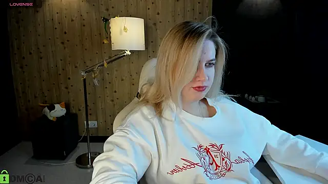 LunasShine online show from December 16, 4:17 am