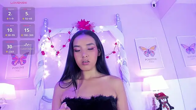 Snapshot of GabbyGrifin chatting on December 17, 7:53 pm GabbyGrifin online show from December 17, 7:53 pm