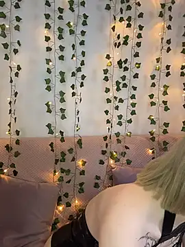 Snapshot of meli_sun chatting on December 14, 12:21 pm meli sun online show from December 14, 12:21 pm