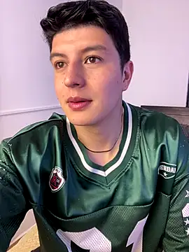 Goldenknight33 online show from December 14, 12:32 pm