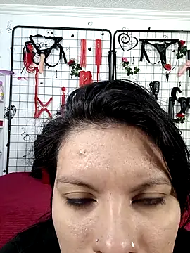 Snapshot of latinn_girls chatting on December 16, 11:59 am latinn girls online show from December 16, 11:59 am