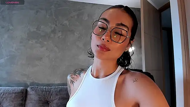 Snapshot of ValerieAustin chatting on November 24, 3:23 pm ValerieAustin online show from November 24, 3:23 pm