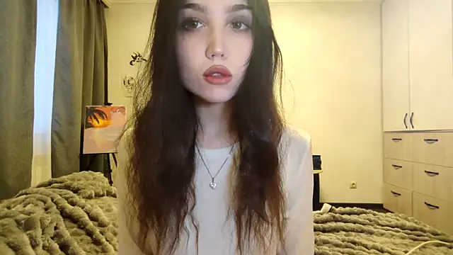 Qwami Amie online show from December 19, 5:47 am