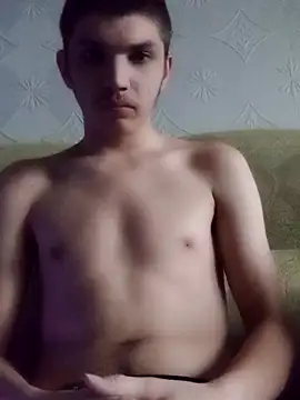 Snapshot of BradPierce chatting on December 15, 6:17 am BradPierce online show from December 15, 6:17 am