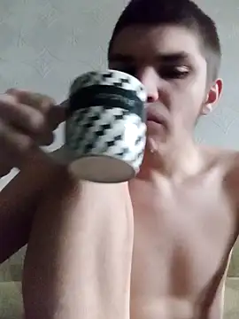 Snapshot of BradPierce chatting on December 16, 7:35 am BradPierce online show from December 16, 7:35 am