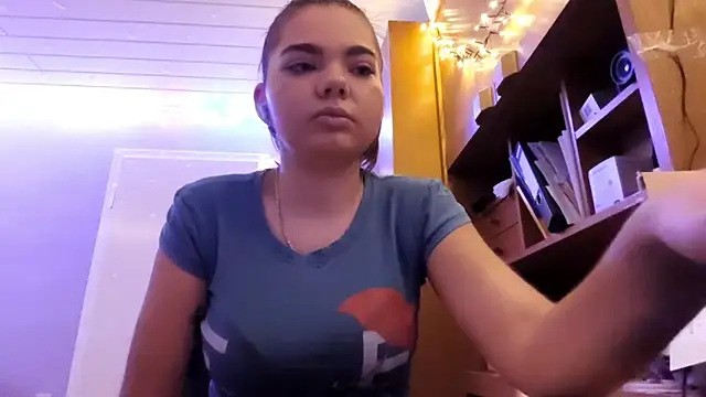 Snapshot of Mona_Slearys chatting on December 20, 2:18 am Mona Slearys online show from December 20, 2:18 am