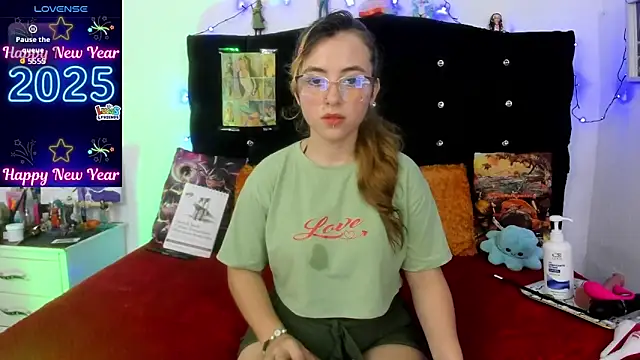 Snapshot of Sweet_tokyo69 chatting on December 13, 9:31 pm Sweet tokyo69 online show from December 13, 9:31 pm