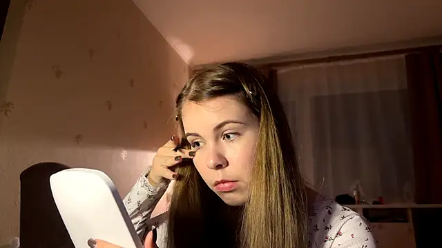 Snapshot of MaevAmy chatting on December 17, 2:45 pm MaevAmy online show from December 17, 2:45 pm