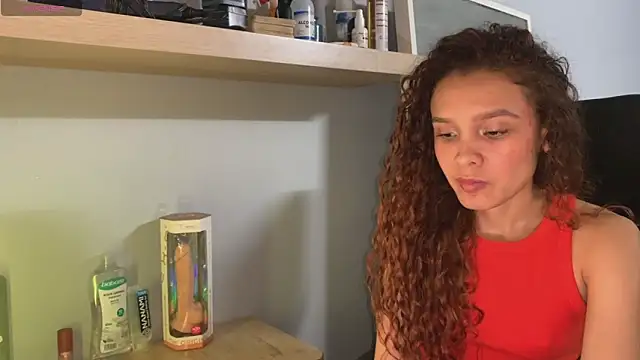 Snapshot of Sunshineegirll chatting on December 18, 6:47 pm Sunshineegirll online show from December 18, 6:47 pm