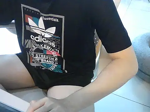 Snapshot of YourBoYyyyyyyy chatting on December 15, 6:28 am YourBoYyyyyyyy online show from December 15, 6:28 am