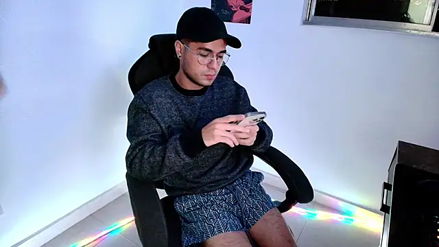 Snapshot of MaverickDrift chatting on December 15, 11:42 pm MaverickDrift online show from December 15, 11:42 pm