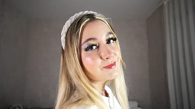 Snapshot of AlessandraPatel chatting on December 14, 5:02 am AlessandraPatel online show from December 14, 5:02 am