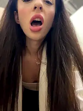 Snapshot of YeaLina chatting on December 14, 10:42 am YeaLina online show from December 14, 10:42 am