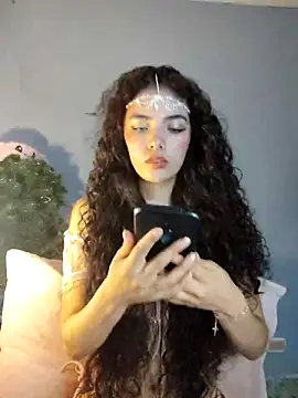 Snapshot of Alii_tay chatting on December 16, 9:03 am Alii tay online show from December 16, 9:03 am