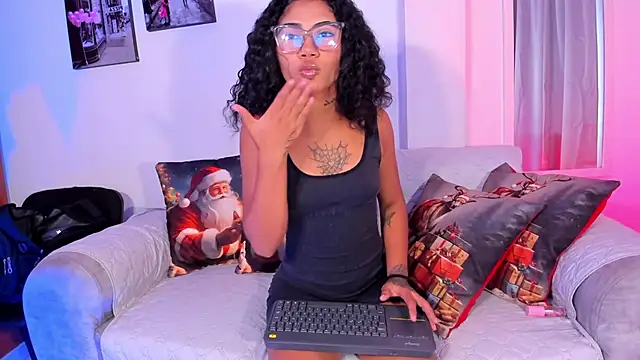 Snapshot of Paulete__W chatting on December 15, 1:15 pm Paulete W online show from December 15, 1:15 pm