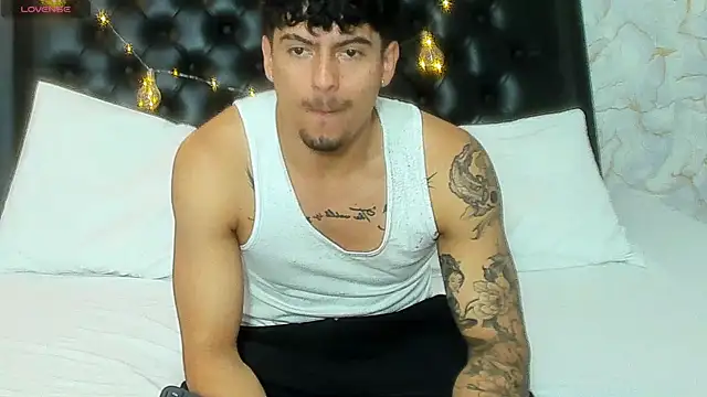 Snapshot of sergiostonne_01 chatting on December 16, 3:22 am sergiostonne 01 online show from December 16, 3:22 am