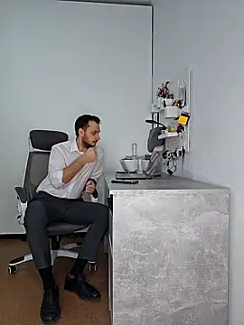 Snapshot of Lovebackground chatting on December 27, 11:28 am Lovebackground online show from December 27, 11:28 am