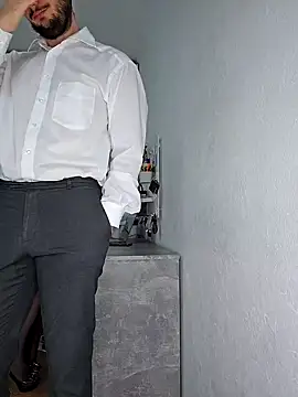 Snapshot of Lovebackground chatting on January 17, 11:27 am Lovebackground online show from January 17, 11:27 am