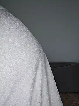 Snapshot of Lovebackground chatting on February 8, 11:22 am Lovebackground online show from February 8, 11:22 am