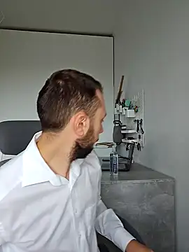 Snapshot of Lovebackground chatting on October 1, 8:42 am Lovebackground online show from October 1, 8:42 am