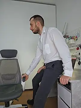 Snapshot of Lovebackground chatting on December 5, 9:18 am Lovebackground online show from December 5, 9:18 am