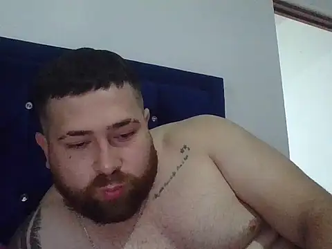 Snapshot of hammerwhite01 chatting on December 16, 1:27 pm hammerwhite01 online show from December 16, 1:27 pm