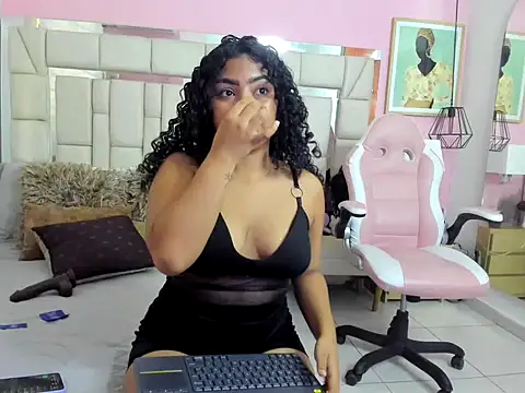 Snapshot of candy_hotxx_ chatting on December 19, 8:16 pm candy hotxx online show from December 19, 8:16 pm