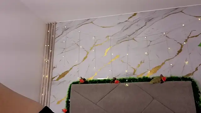 Snapshot of Yutoorii- chatting on December 14, 6:19 am Yutoorii- online show from December 14, 6:19 am