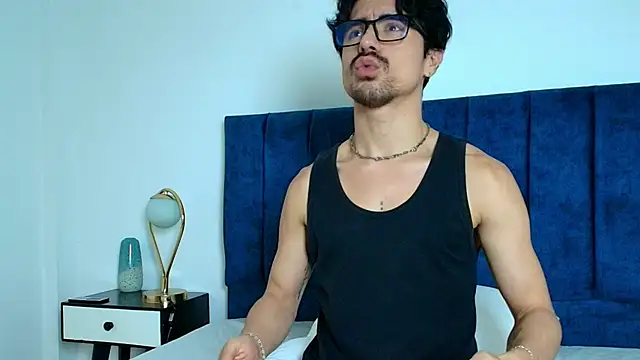 Ethan Briggs online show from December 19, 5:25 am