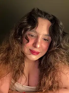 Snapshot of luisa_evans chatting on December 18, 9:32 pm luisa evans online show from December 18, 9:32 pm