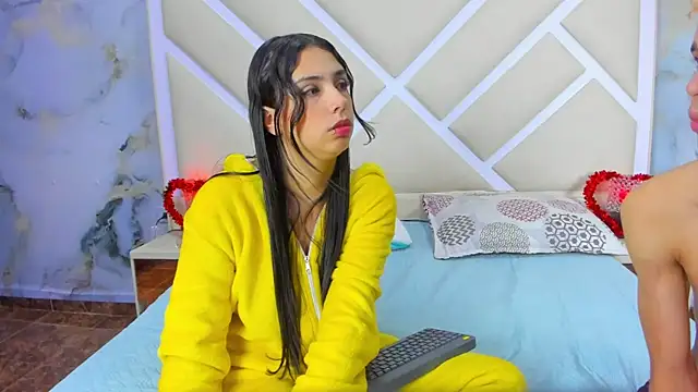 Snapshot of Ardiente_couple chatting on December 14, 8:30 am Ardiente couple online show from December 14, 8:30 am