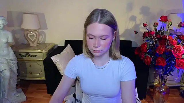 Snapshot of RebeccaLewis chatting on December 16, 11:26 am RebeccaLewis online show from December 16, 11:26 am