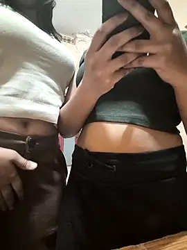 Snapshot of Aarudarling0 chatting on December 13, 9:53 pm Aarudarling0 online show from December 13, 9:53 pm