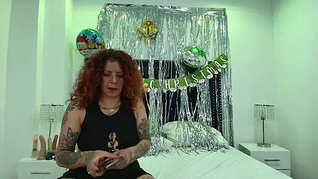 Snapshot of Axi_tatto chatting on December 18, 4:07 am Axi tatto online show from December 18, 4:07 am