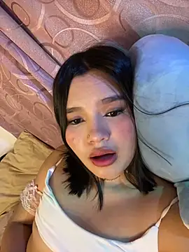 Snapshot of karii__ chatting on December 17, 11:55 pm karii online show from December 17, 11:55 pm