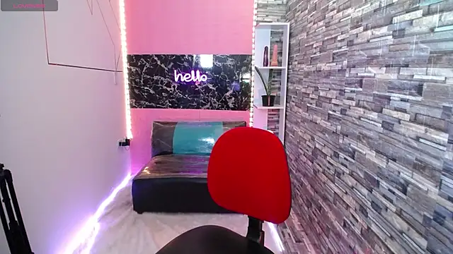 Snapshot of emili_lewins chatting on December 14, 5:24 am emili lewins online show from December 14, 5:24 am