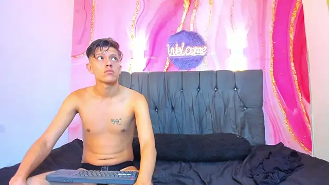 Hotsweet Guys online show from December 14, 4:51 am